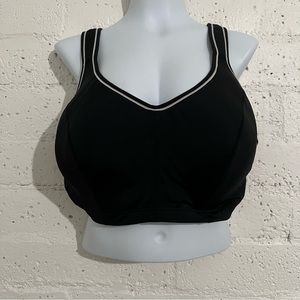 5/$25 Womens Sports Bra 26 Black Underwire Lightly Padded Hook-eye Closure C6